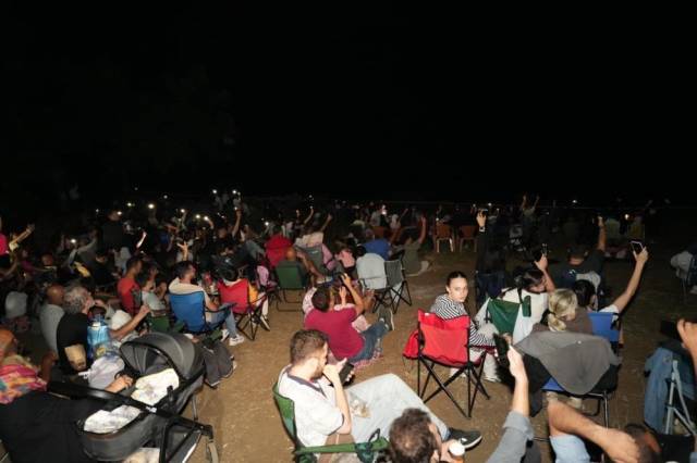 Perseid meteor şöleni: Binlerce kişi izledi, Trafik kilitlendi, kilometrelerce yürüdüler... 7