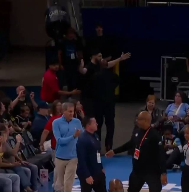FETÖ'cü Enes Kanter yaka paça salondan dışarı atıldı 5