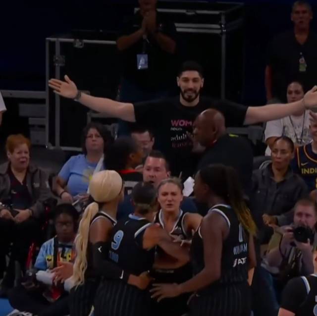 FETÖ'cü Enes Kanter yaka paça salondan dışarı atıldı 6