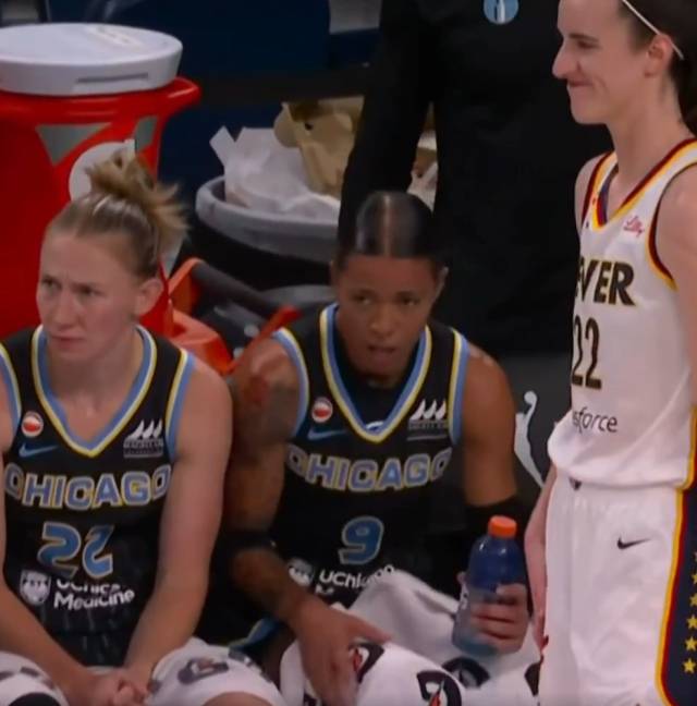 FETÖ'cü Enes Kanter yaka paça salondan dışarı atıldı 1
