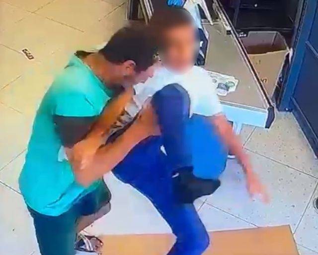 Türkiye bu görüntüleri konuşuyor: Markette dehşeti yaşayan çocuk o anları anlattı 4