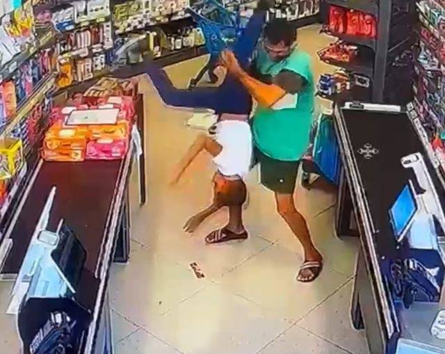 Türkiye bu görüntüleri konuşuyor: Markette dehşeti yaşayan çocuk o anları anlattı 3