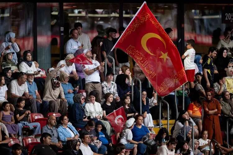 TÜGVA Yaz Okulu Finali'nde Cumhurbaşkanı Erdoğan'a jest: RAMS Park'ta koreografi şöleni! 8