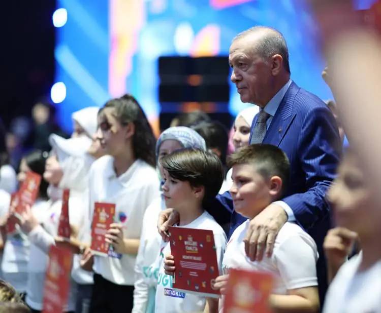 TÜGVA Yaz Okulu Finali'nde Cumhurbaşkanı Erdoğan'a jest: RAMS Park'ta koreografi şöleni! 9