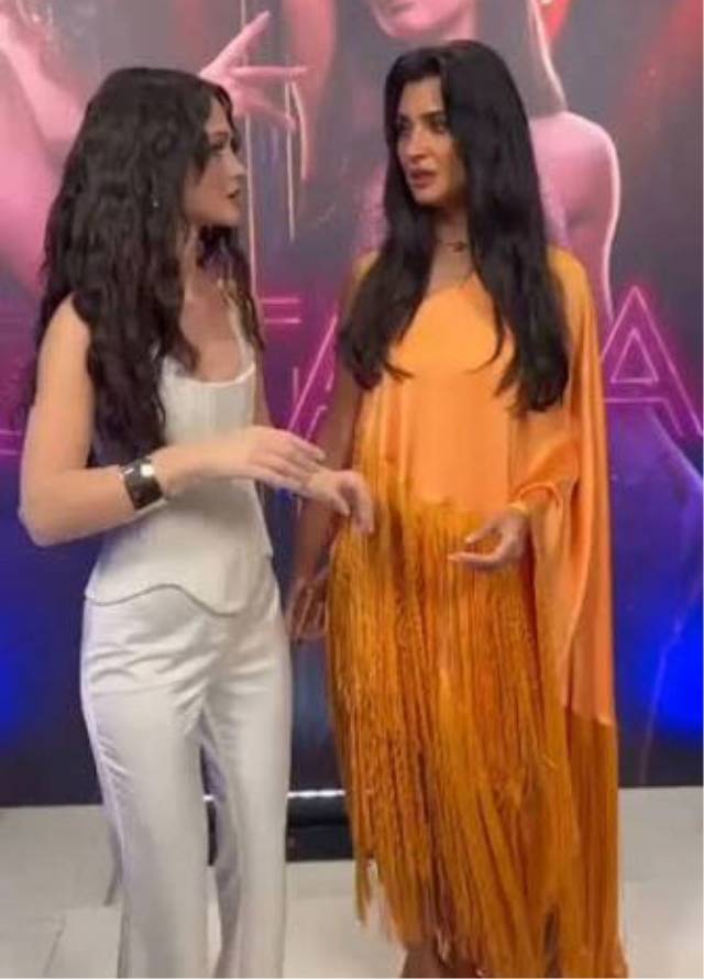 Gala gecesinde ilginç görüntüler: Derya Pınar Ak ve Tuba Büyüküstün arasında röportaj krizi... 2