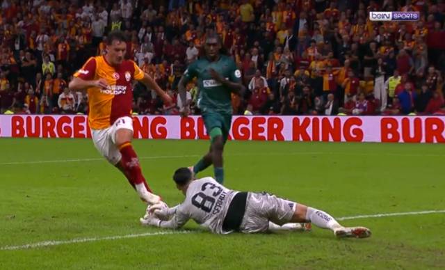 Ünlü yorumcuları tek taraf etti: Galatasaray'ın iptal edilen golünde karar doğru mu? 2