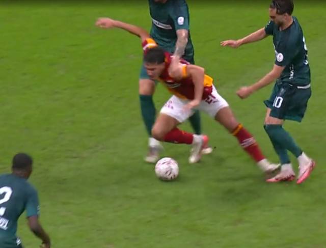Ünlü yorumcuları tek taraf etti: Galatasaray'ın iptal edilen golünde karar doğru mu? 3