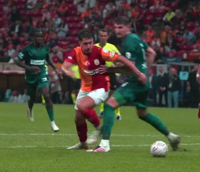 Ünlü yorumcuları tek taraf etti: Galatasaray'ın iptal edilen golünde karar doğru mu? 5