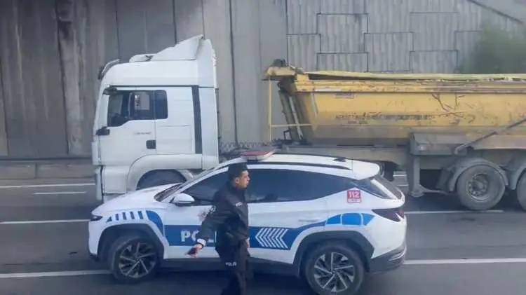 Bağcılar'da hareketli dakikalar: Meydana gelen zincirleme kazada yaralananlar var! 5