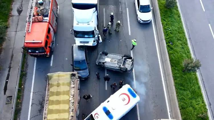 Bağcılar'da hareketli dakikalar: Meydana gelen zincirleme kazada yaralananlar var! 4