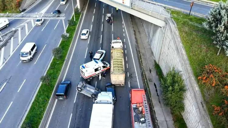 Bağcılar'da hareketli dakikalar: Meydana gelen zincirleme kazada yaralananlar var! 2