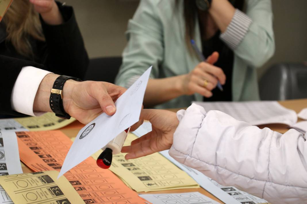 Son ankette şaşırtıcı sonuç! Ne AK Parti ne CHP ne de Yeni Parti, ilk sırada bakın kim var? 6
