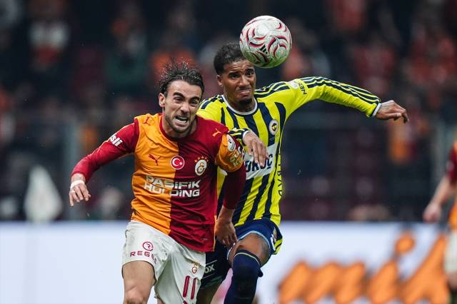 Galatasaray-Fenerbahçe derbisindeki olay görüntülere dünya basınından ağır eleştiri: "Utanç verici sahne, Vahşi Batı sahneleri" 1