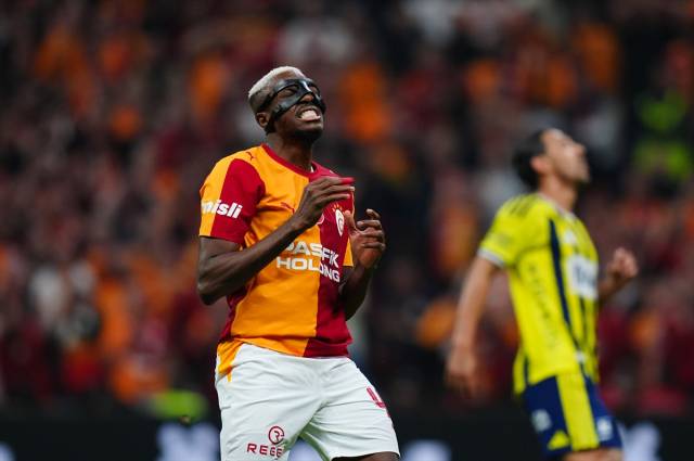 Galatasaray-Fenerbahçe derbisindeki olay görüntülere dünya basınından ağır eleştiri: "Utanç verici sahne, Vahşi Batı sahneleri" 2