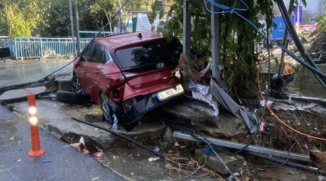 Sağanak yağışın İstanbul'a 1 günlük bilançosu! 3 vatandaş hayatını kaybetti: Milyonlarca maddi hasar! 1