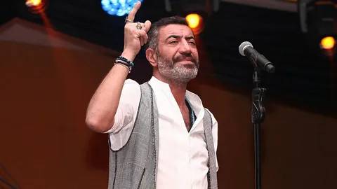 Alişan'ın okul arkadaşları ortaya çıktı: Bakın aynı sıraları hangi ünlülerle paylaşmış... 6