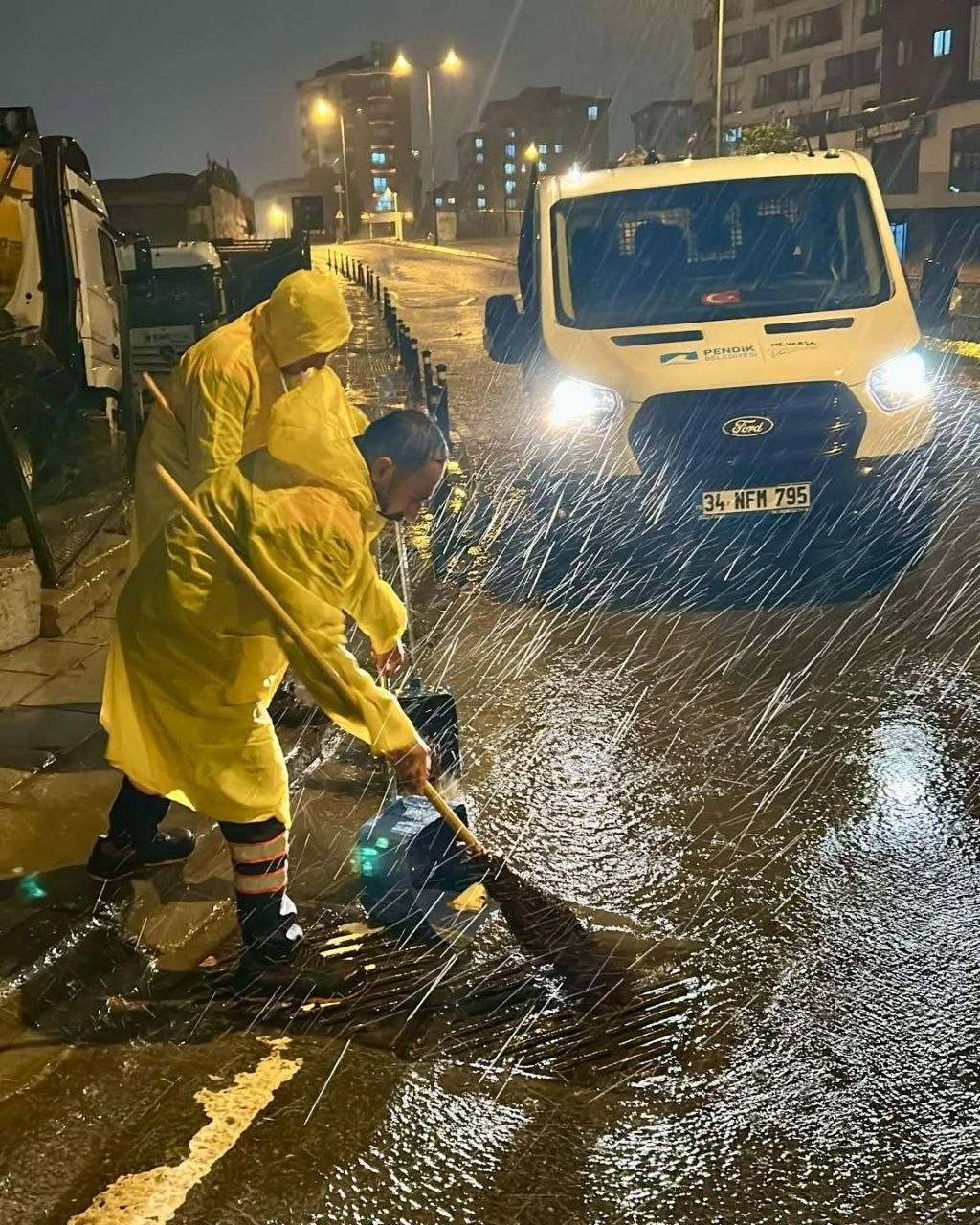 Sağanak yağışın İstanbul'a 1 günlük bilançosu! 3 vatandaş hayatını kaybetti: Milyonlarca maddi hasar! 2