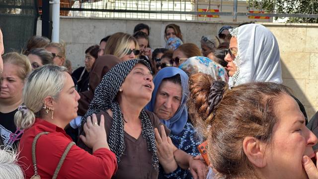 Şarkıcı Atilla Taş kızına gözyaşlarıyla beraber veda etti 3