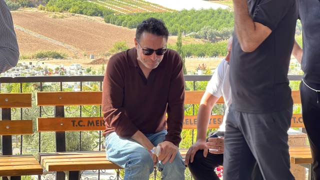 Şarkıcı Atilla Taş kızına gözyaşlarıyla beraber veda etti 2