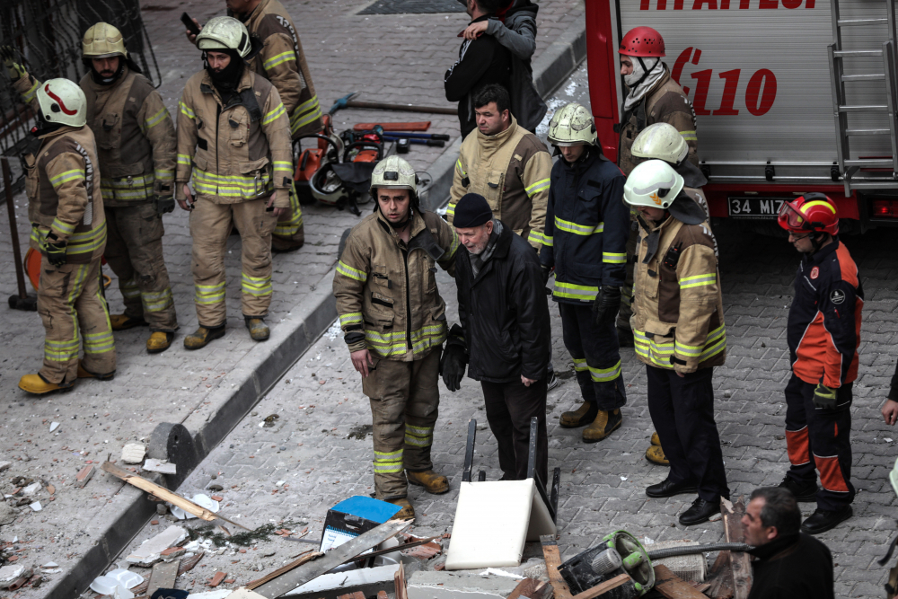 Bahçelievler'de çöken binadan görüntüler... 6