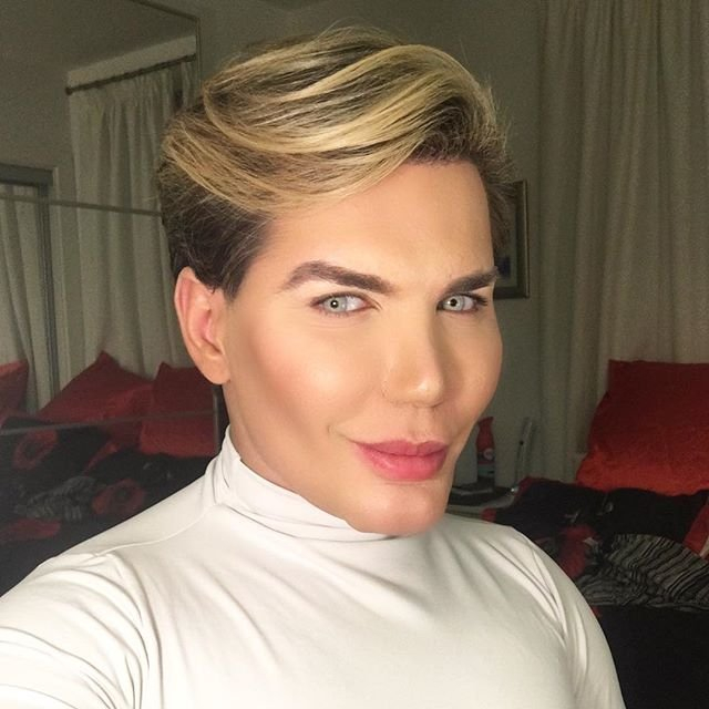 Ken Bebek Rodrigo Alves şimdi de kadın olmaya karar verdi ve tanınmaz bir hale döndü 11