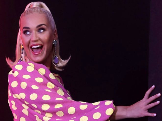 Katy Perry, program çekiminde birden yer yığıldı 2