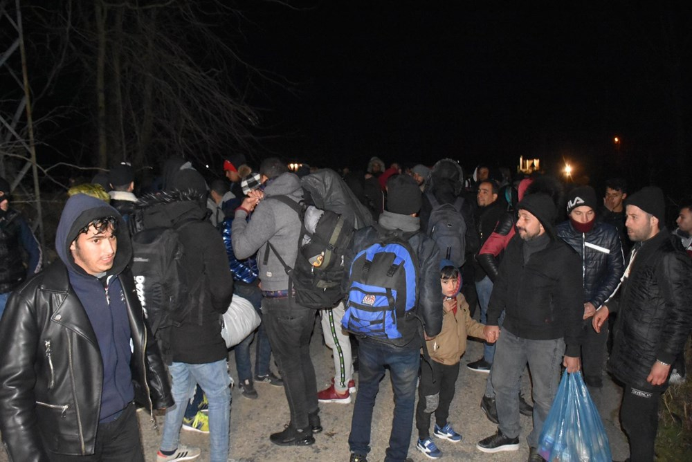 Edirne'de göçmenler Yunanistan sınırına yürüyor 16