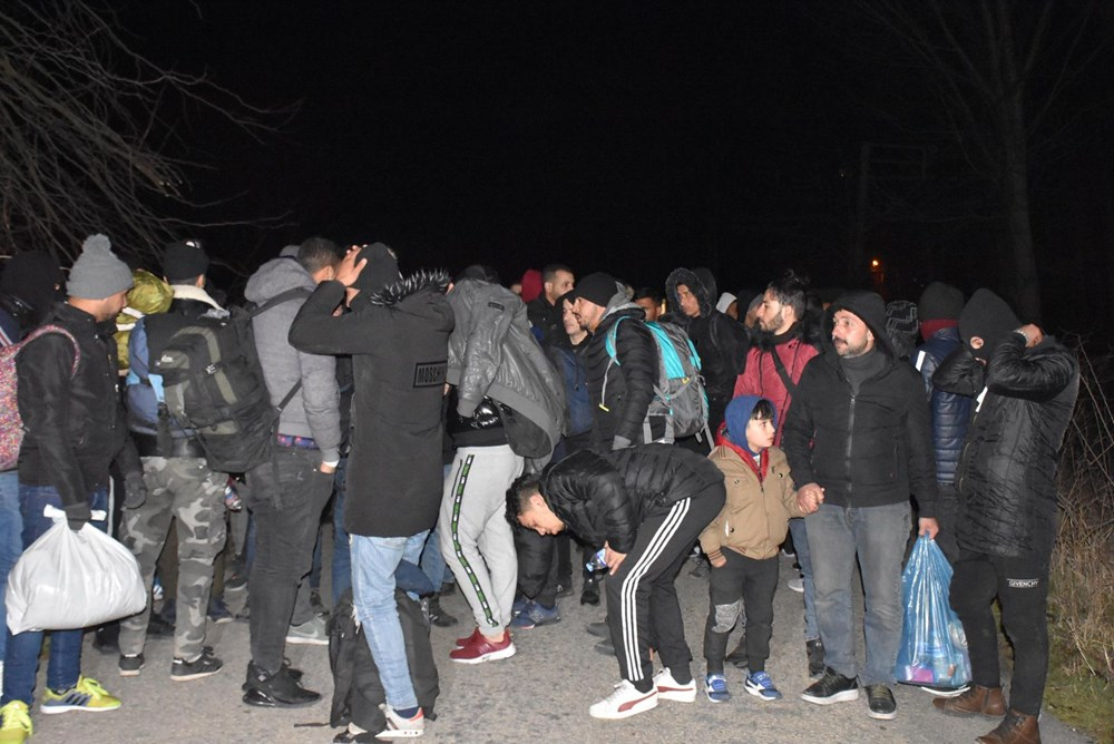 Edirne'de göçmenler Yunanistan sınırına yürüyor 18