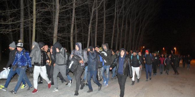 Edirne'de göçmenler Yunanistan sınırına yürüyor