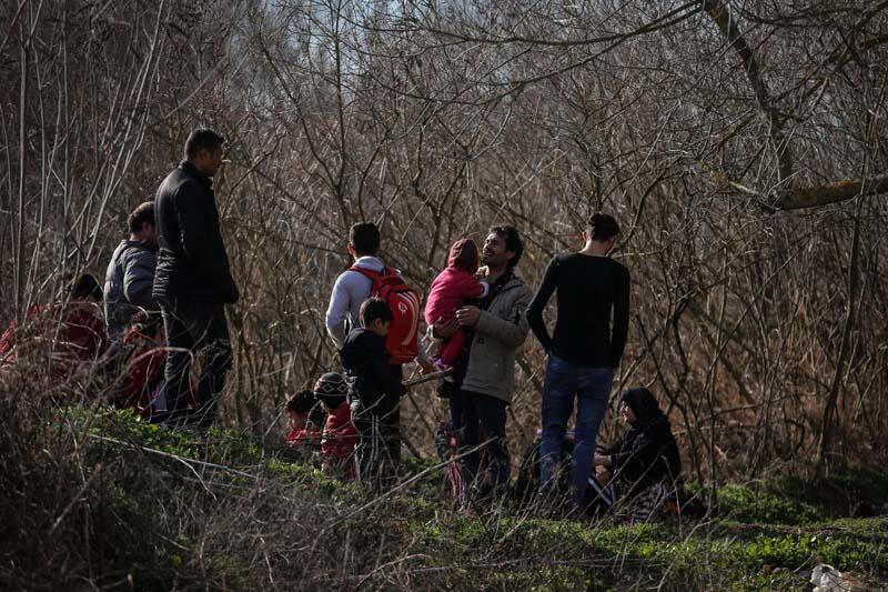 Geceden başlayan hareketlilik devam ediyor! Göçmenler karaya ayak bastı 18