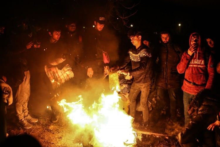 Avrupa'ya geçmek isteyen göçmenlerin hareketliği devam ediyor 10