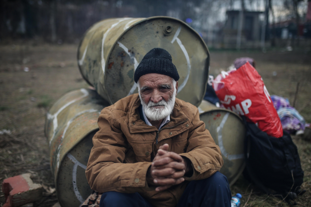 Göçmenlerin sınır kapısındaki bekleyişleri sürüyor 22