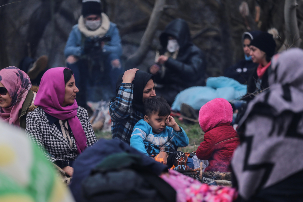 Göçmenlerin sınır kapısındaki bekleyişleri sürüyor 26