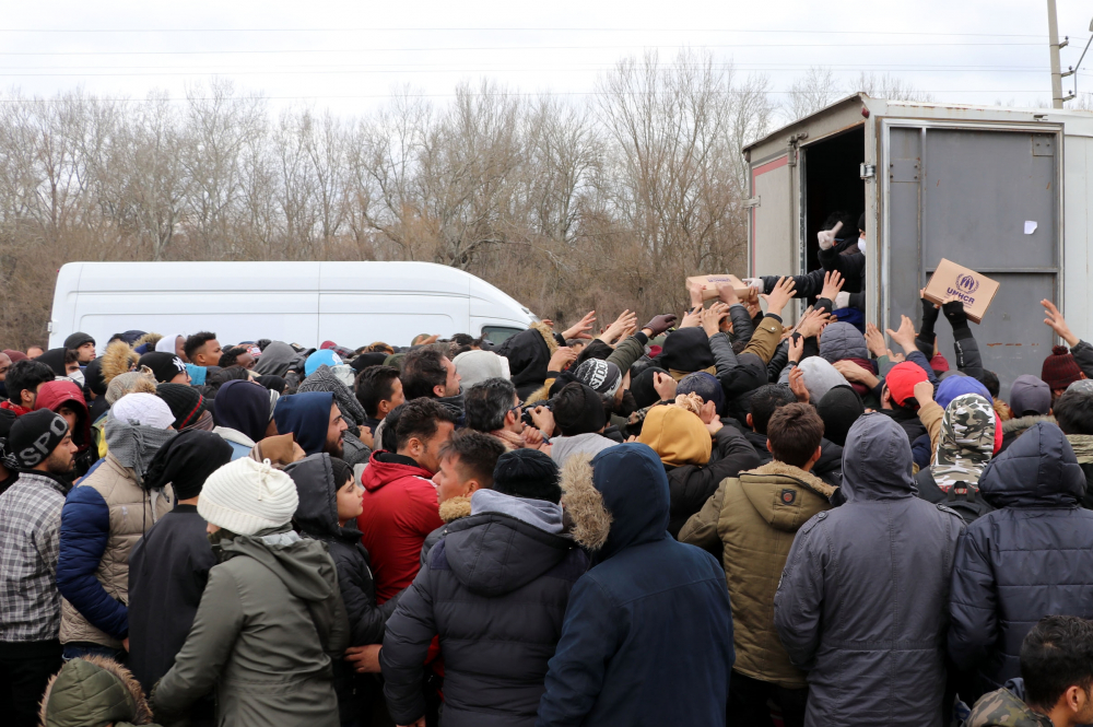 Göçmenlerin sınır kapısındaki bekleyişleri sürüyor 48