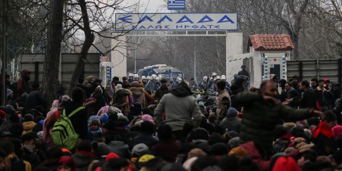 Göçmenlerin sınır kapısındaki bekleyişleri sürüyor