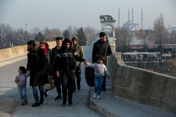 Göçmen yoğunluğu yaşanan sınır kapısında yeni gelişme 11