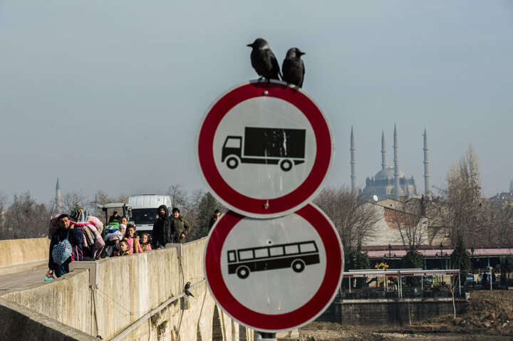 Göçmen yoğunluğu yaşanan sınır kapısında yeni gelişme 12