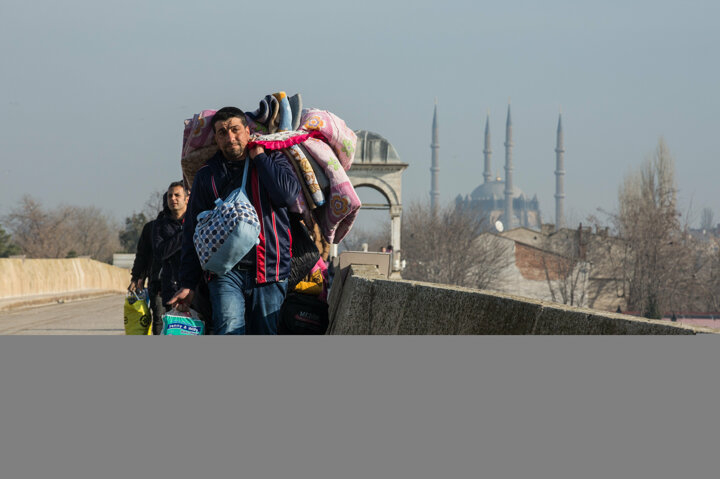 Göçmen yoğunluğu yaşanan sınır kapısında yeni gelişme 13