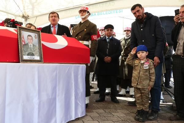 İdlib şehitlerine acı veda! Cenazedeki kareler yürekleri bir daha yaktı 3