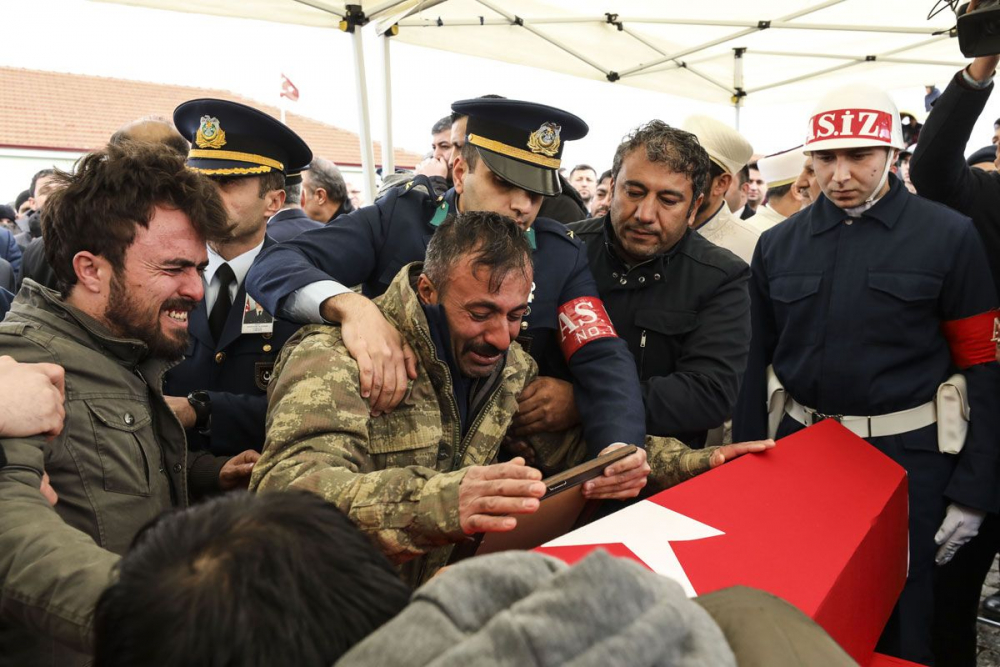 İdlib şehitlerine acı veda! Cenazedeki kareler yürekleri bir daha yaktı 9