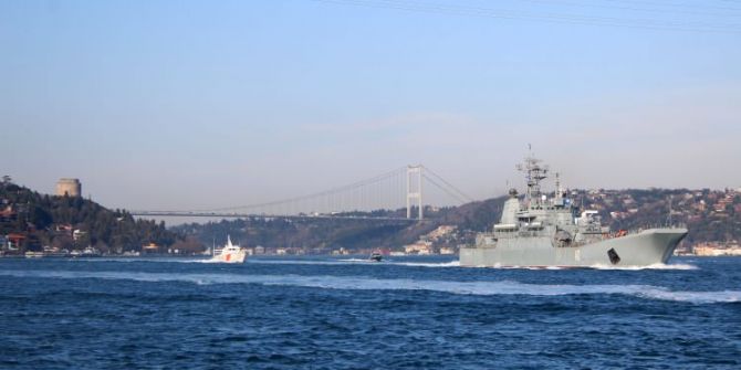 Rus donanmasına bağlı savaş gemisinden Çanakkale Boğazı'nda provokatif görüntü