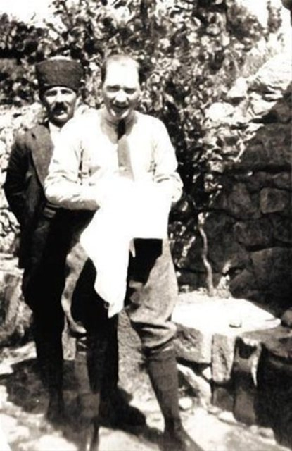 Ulu Önder Mustafa Kemal Atatürk'ün 18 yaşındaki fotoğrafı bulundu 13