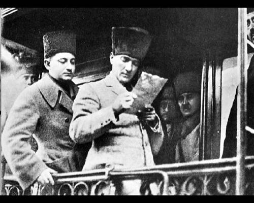 Ulu Önder Mustafa Kemal Atatürk'ün 18 yaşındaki fotoğrafı bulundu 17