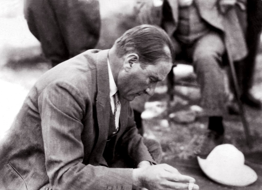 Ulu Önder Mustafa Kemal Atatürk'ün 18 yaşındaki fotoğrafı bulundu 18