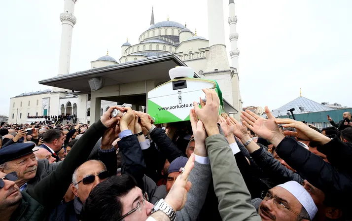 Hafız ve Mevlithan İsmail Coşar'ın cenazesindeki şok detay!