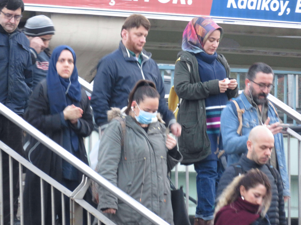 İstanbul'da vatandaşların koronavirüs önlemi 18