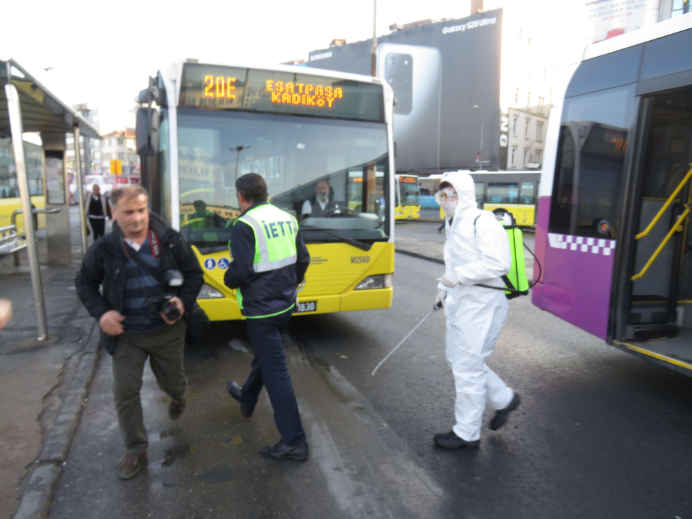 İstanbul'da vatandaşların koronavirüs önlemi 9