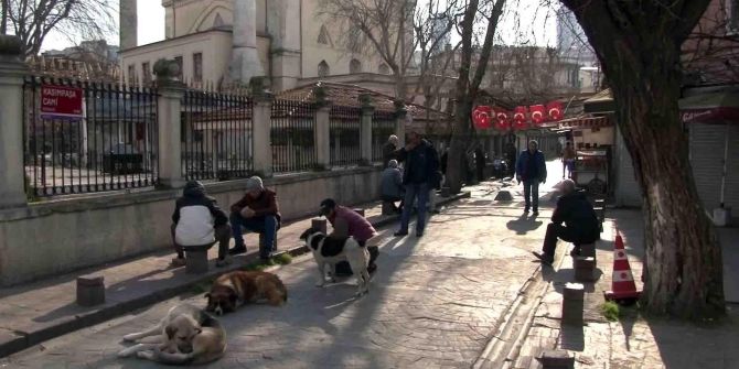 65 yaş üstü yaşlılar sokağa çıkma yasağına uymadı!