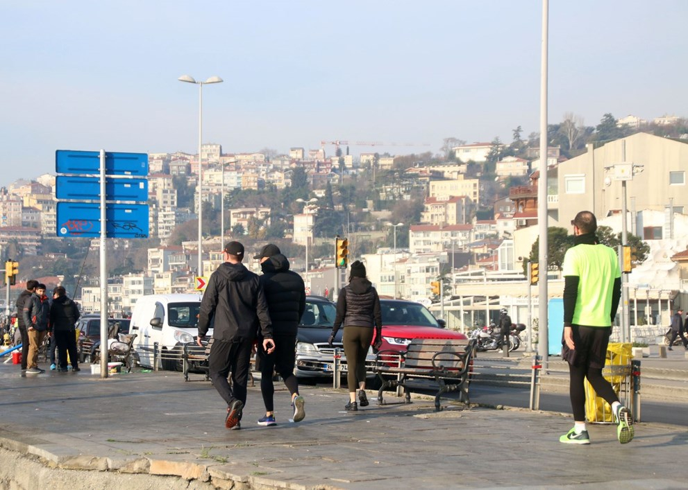 İstanbullular koronavirüse rağmen bugün de sahile akın etti 7