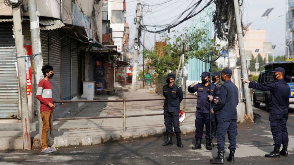 Koronavirüs yasağına uymayanlar demir kafese kapatıldı! 5